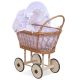 Puppenwagen mit Weidenkorb