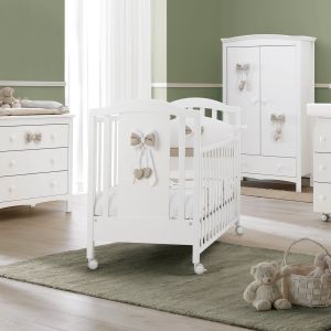 Babybett Lilli – Babybett mit Schleifen-Detail