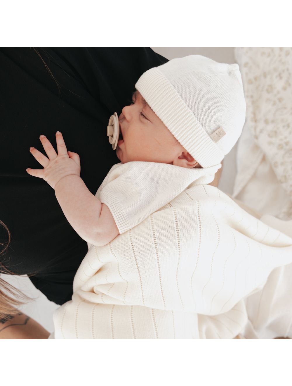 Gestreifte Babydecke aus Bambus-Strick